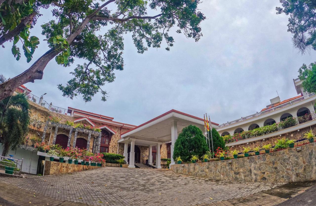 Centauria Lake Resort Embilipitiya Exterior foto
