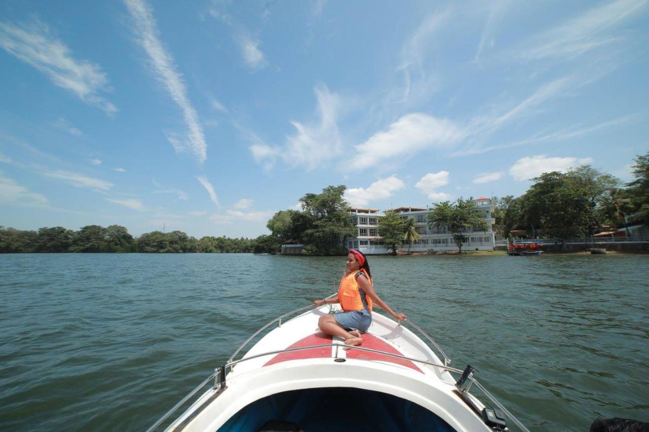Centauria Lake Resort Embilipitiya Exterior foto