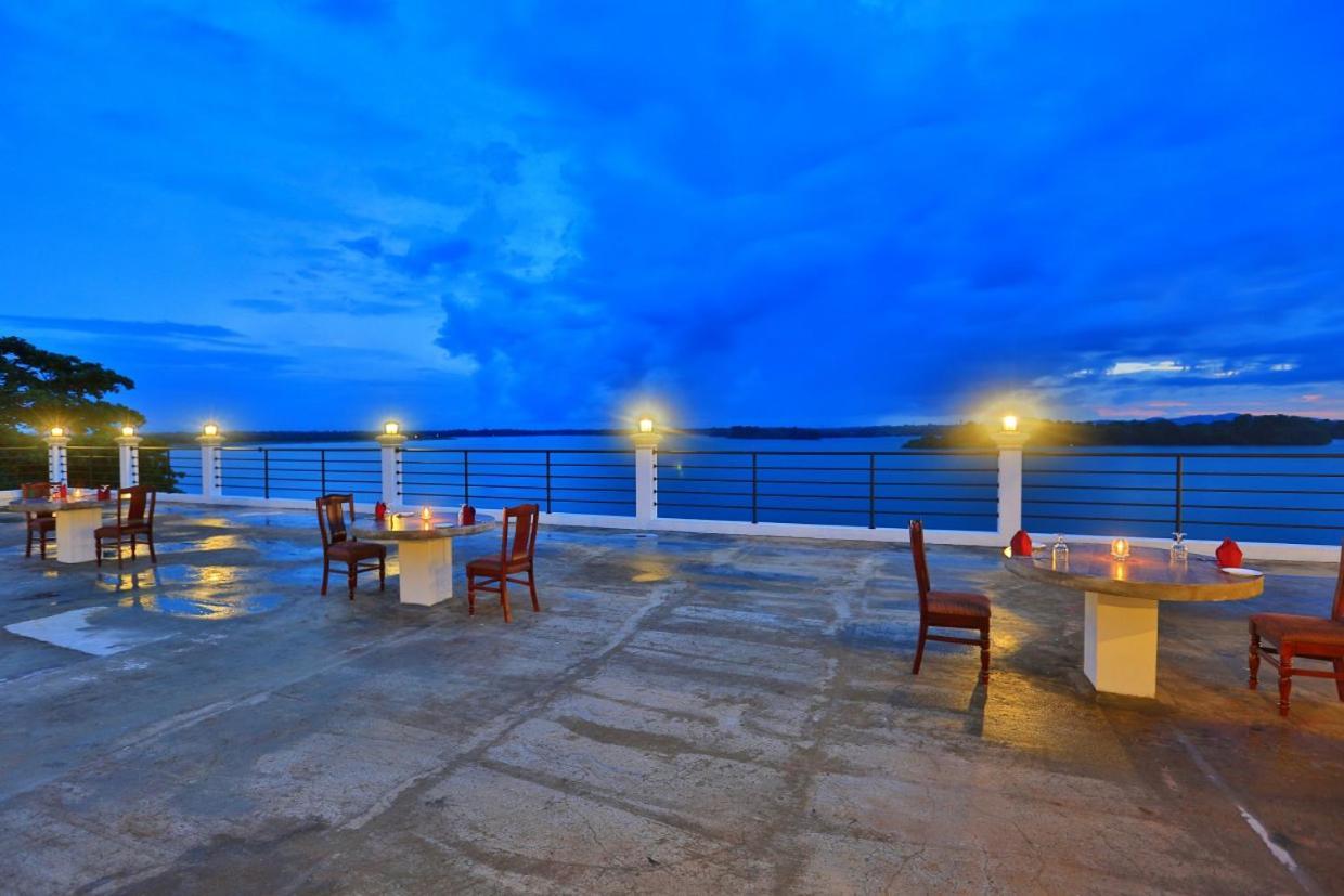 Centauria Lake Resort Embilipitiya Exterior foto