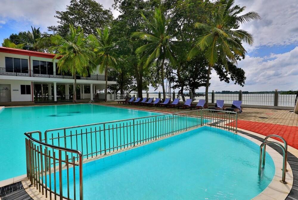 Centauria Lake Resort Embilipitiya Exterior foto